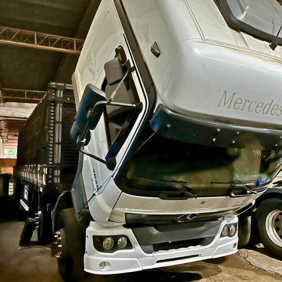 Manutenção de motor diesel de caminhão em oficina de Três Rios, RJ